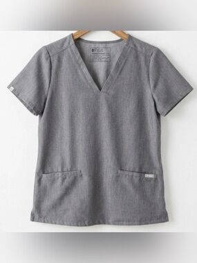 FIGS Casma Three-Pocket Scrub Top Women’s XS Graphite Grey